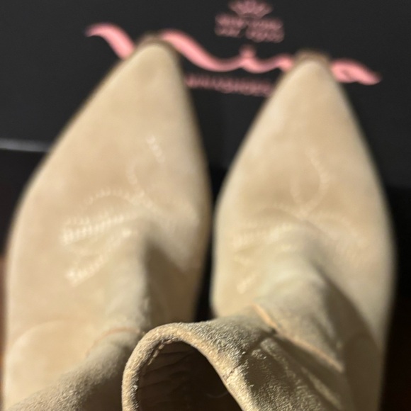 Womenn's Shoe Boots - Light Tan Suede - Size 8 - Picture 9 of 14